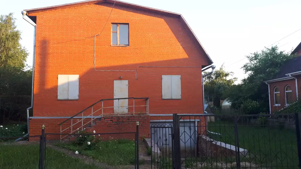 Продажа 2х этажного кирпичного дома!